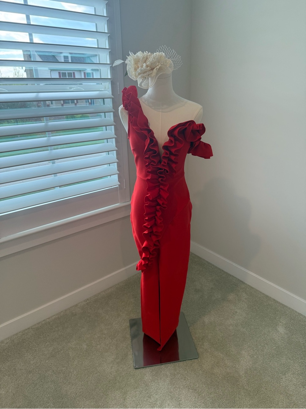 Red Ruffle Detail Bodycon Dress - Picture 4 of 8